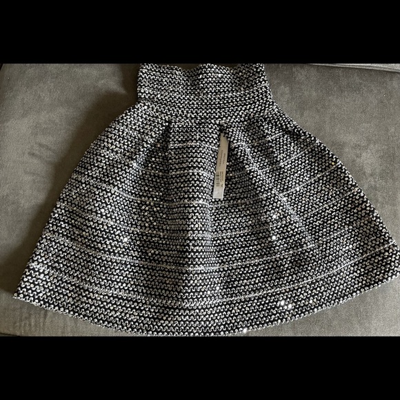 New! Designer skirt from Bloomingdale’s - Picture 3 of 9